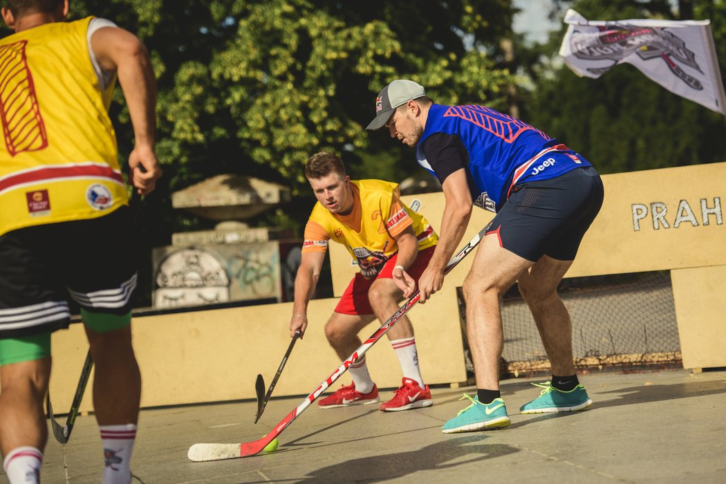 Kromě Hertlova týmu dorazili do hlavního města i hráči extraligového Chomutova nebo Třince.