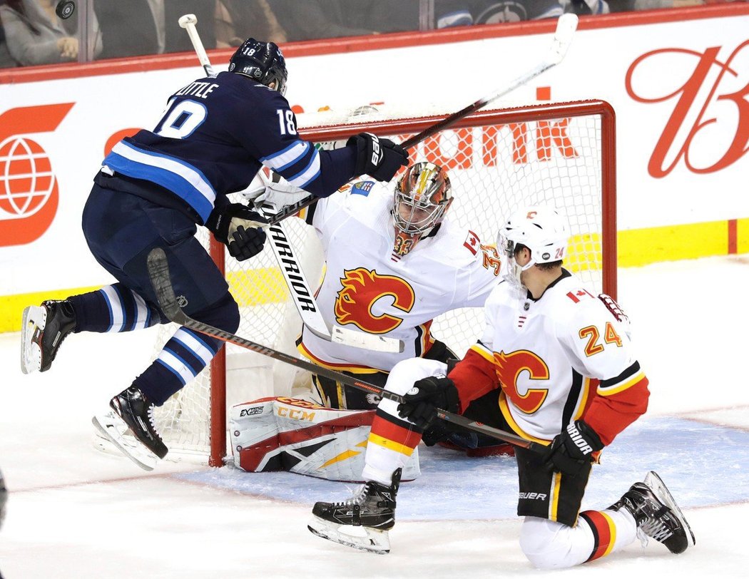 David Rittich dotáhl v NHL 35 zákroky Calgary k výhře 4:1 ve Winnipegu. Jihlavský odchovanec byl vyhlášen první hvězdou večera.