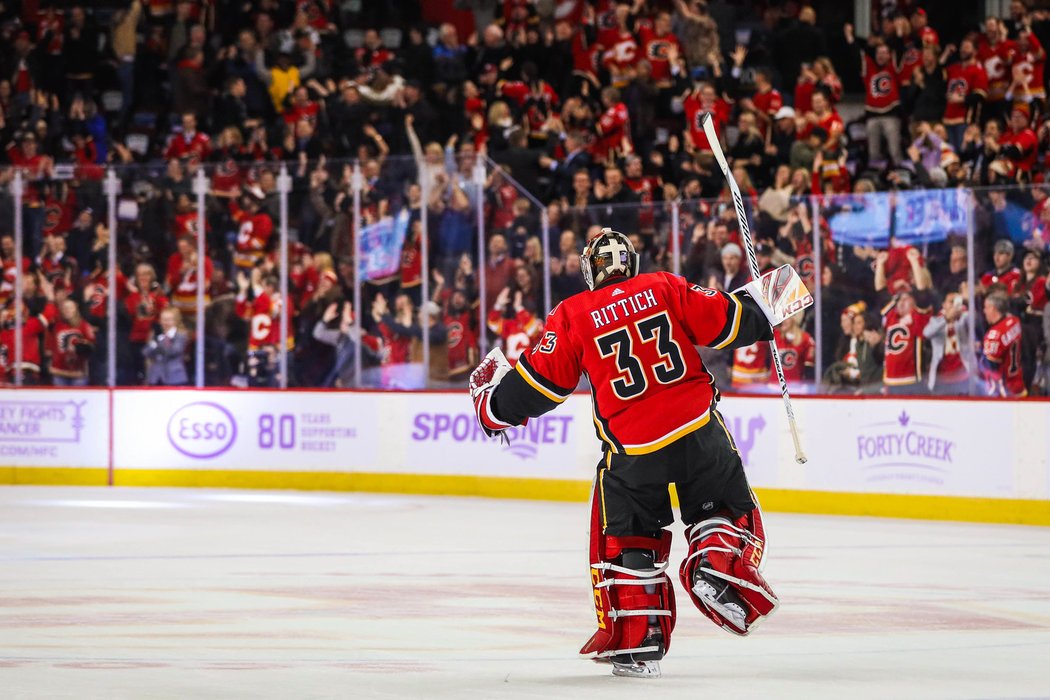 Ocenění pro nejlepšího hráče zápasu získal David Rittich, který chytil 34 střel a dovedl Calgary k vítězství 4:3 v prodloužení nad Arizonou.