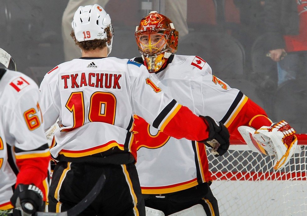 David Rittich kryl ve čtvrtečním utkání NHL třicet střel a dovedl Calgary k výhře 3:2 na ledě New Jersey.