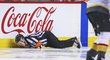 Rozhodčí Ian Walsh si na ledě Calgary nepříjemně ublížil