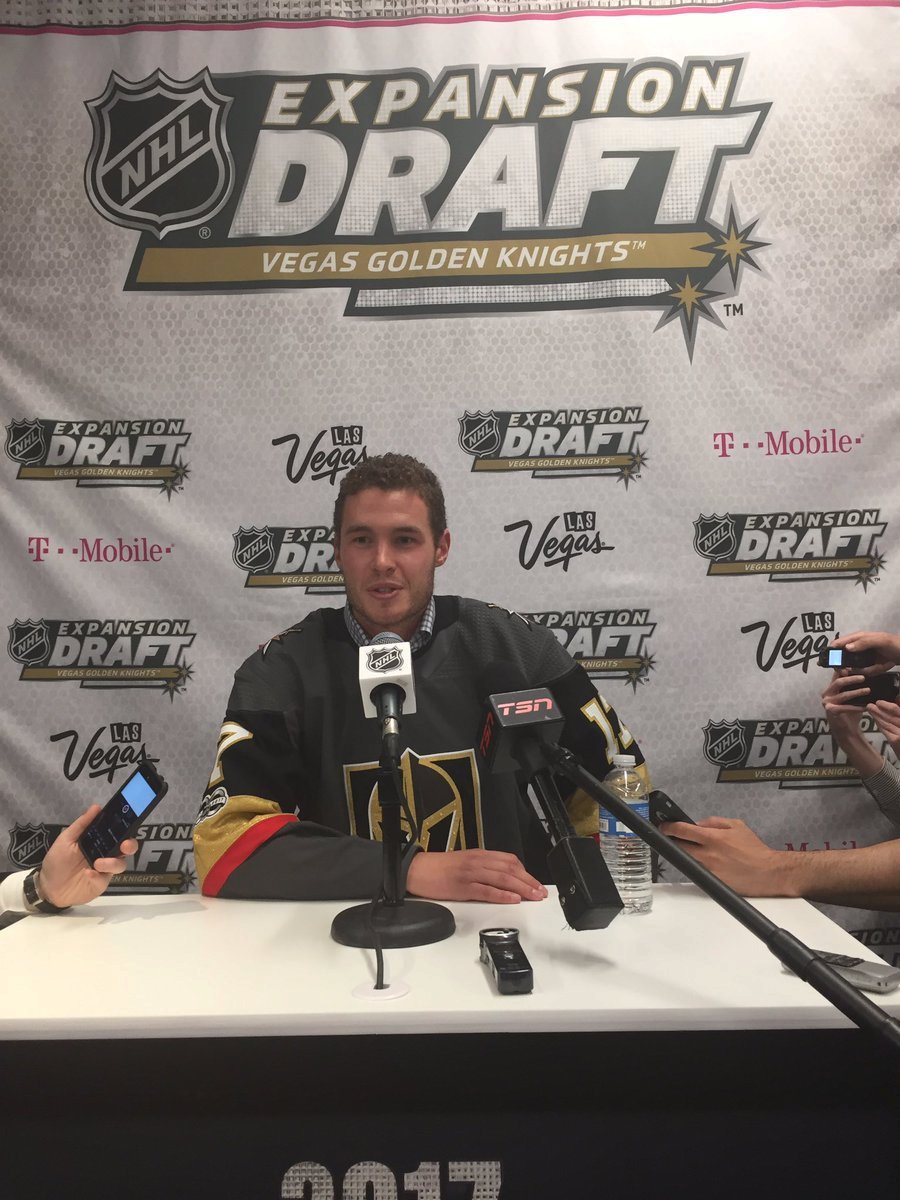 Prvním, kdo oblékl dres Golden Knights, se stal obránce Brayden McNabb, který zamířil do nového klubu z Los Angeles