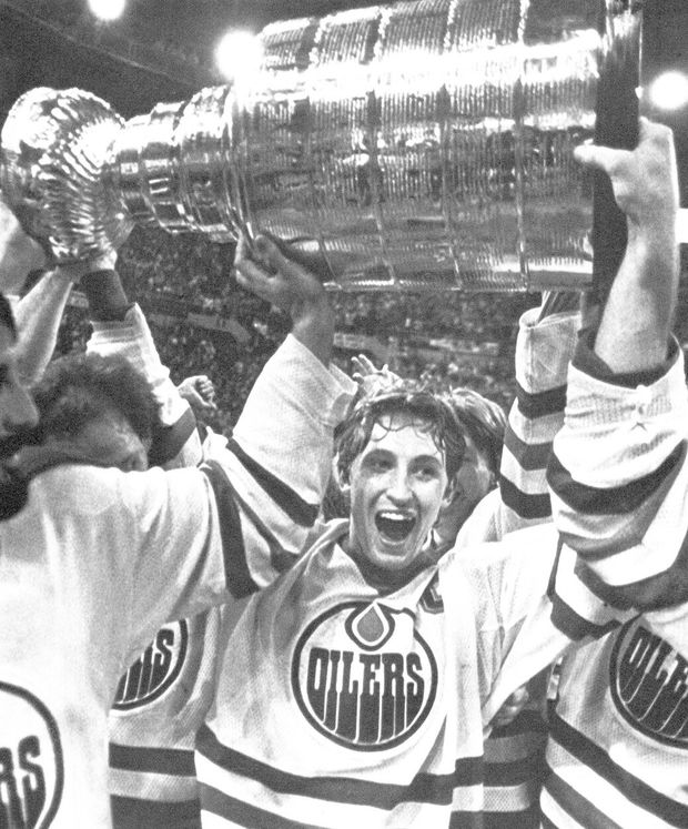 Wayne Gretzky a jeho radost ze Stanley Cupu Wayne Gretzky a jeho radost ze Stanley Cupu