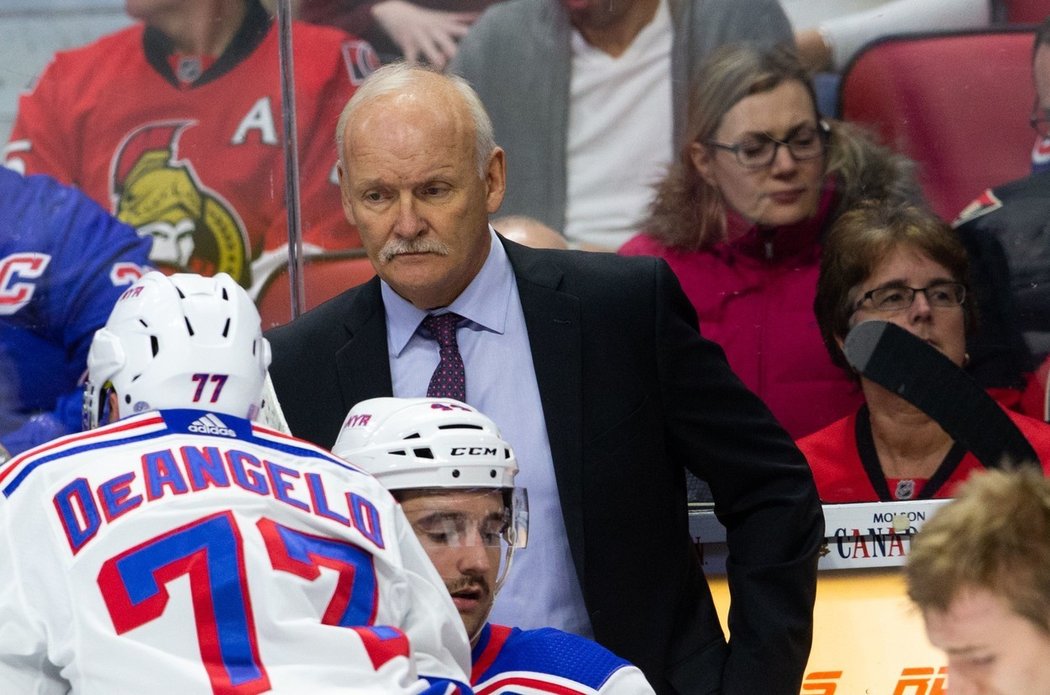 Legendární kouč Lindy Ruff strávil poslední tři roky jako asistent trenéra New York Rangers