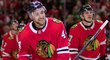 Jan Rutta slaví svou první branku v NHL v dresu Chicago Blackhawks