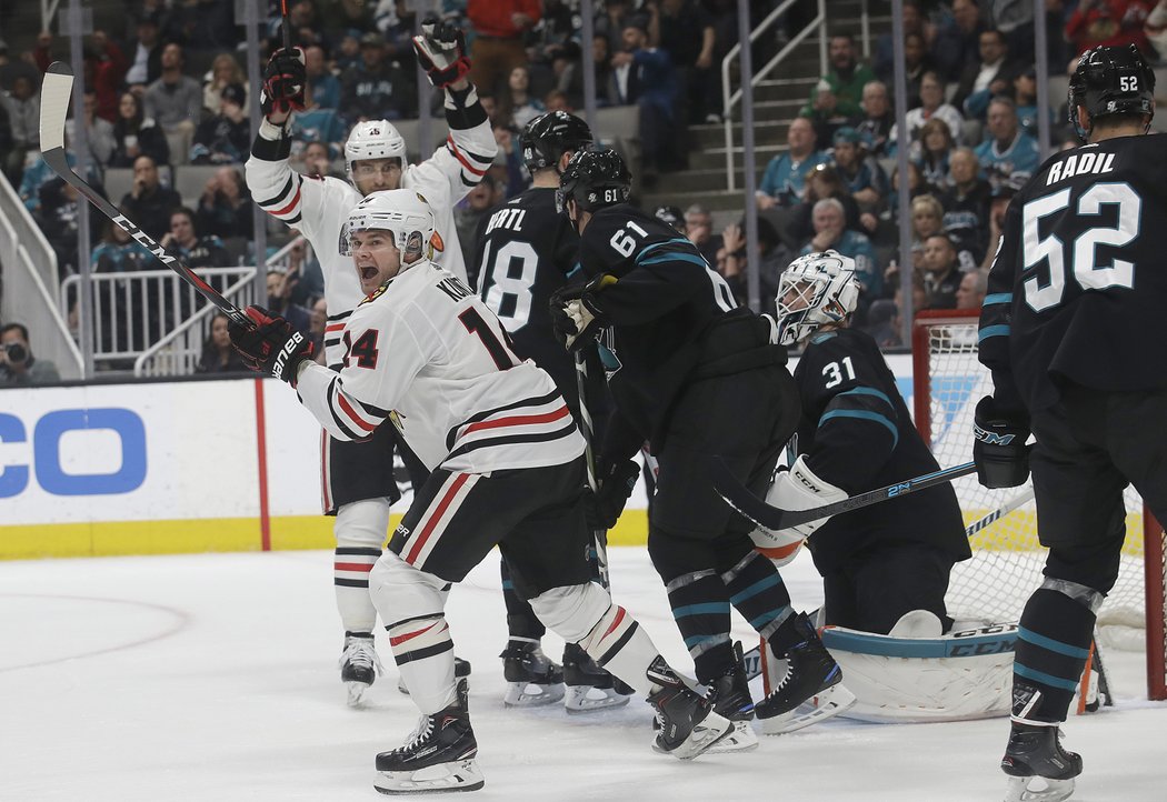 Sharks utrpěli s Chicagem už sedmou prohru v NHL za sebou.