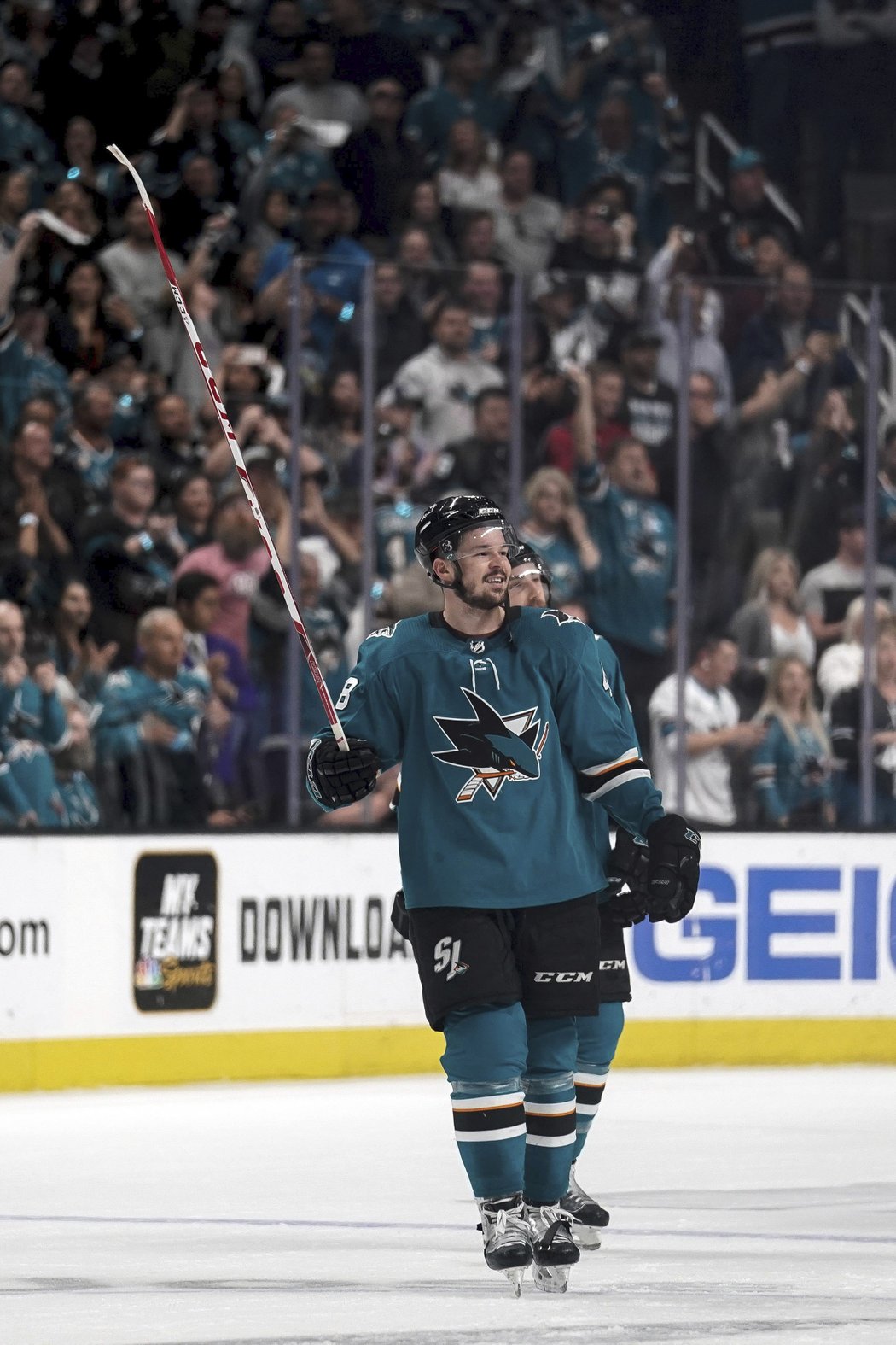 Tomáš Hertl vstřelil v letošním play off už devátý gól a vyrovnal se v čele tabulky střelců Loganu Couturemu.