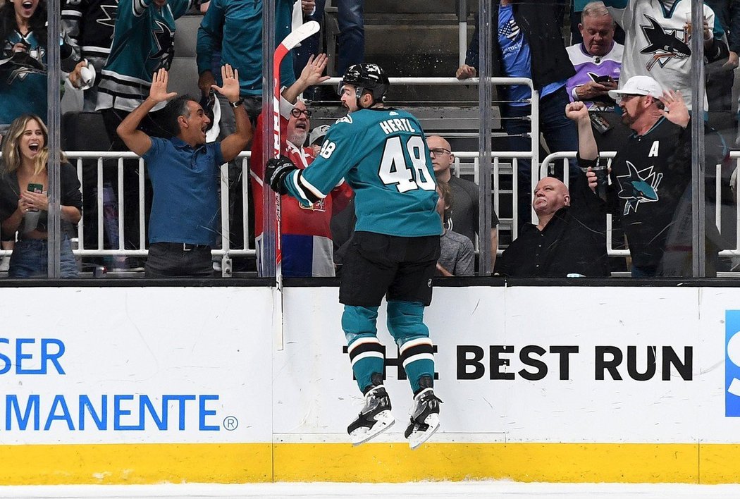 Tomáš Hertl se čtrnácti body vede produktivitu vyřazovací části NHL!