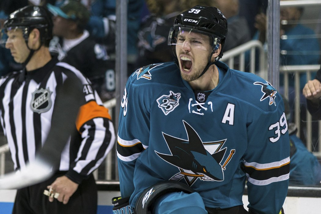 Logan Couture se ve třetí části hry trefil dvakrát