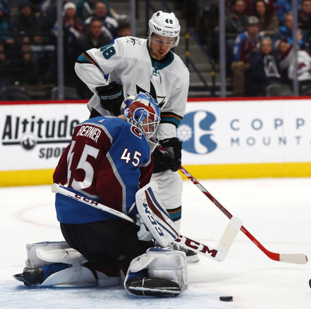 Tomáš Hertl čekal před bránou Avalanche na dorážky