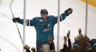 Hertl se trefil 65 vteřin před koncem, Sharks v prodloužení rozhodli