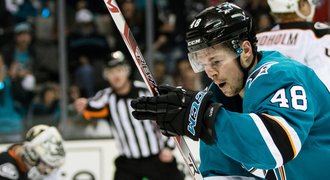 "Vousáč" Hertl pálí a táhne Sharks. Táta mi vyčítá hnusné góly, směje se