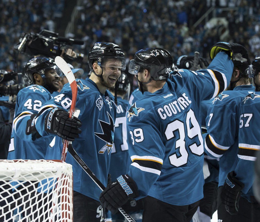 Tomáš Hertl si se spoluhráči ze San Jose zahraje finále Stanley Cupu