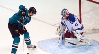 VIDEO: Hattrick a gól mezi nohama! Famózní Hertl vede bodování NHL