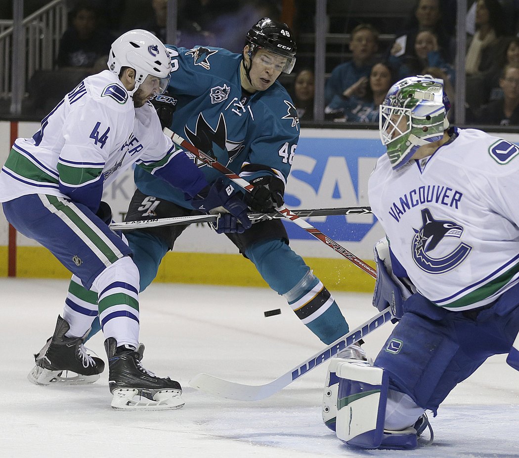 Tři střely na bránu Canucks vyslal Tomáš Hertl, úspěšná nebyla žádná