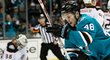 Útočník San Jose Tomáš Hertl se raduje z jednoho gólů v play off NHL