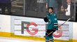 Útočník Tomáš Hertl se podílel v NHL hattrickem na výhře San Jose 5:2 nad Pittsburghem a stal se první hvězdou duelu. Zároveň vstřelil 100. gól v NHL