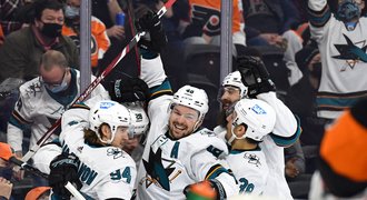 Fantastický Hertl dal hattrick Flyers. Pastrňák skóroval dvakrát