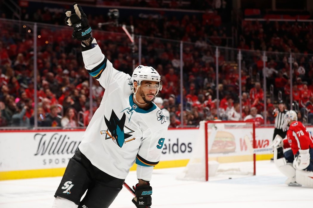 Kanadský útočník Evander Kane pálí góly v NHL za San Jose