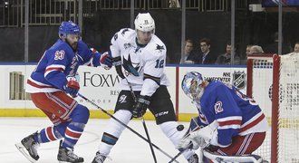 Sharks bez gólové radosti, Hertl byl na ledě Rangers u dvou gólů