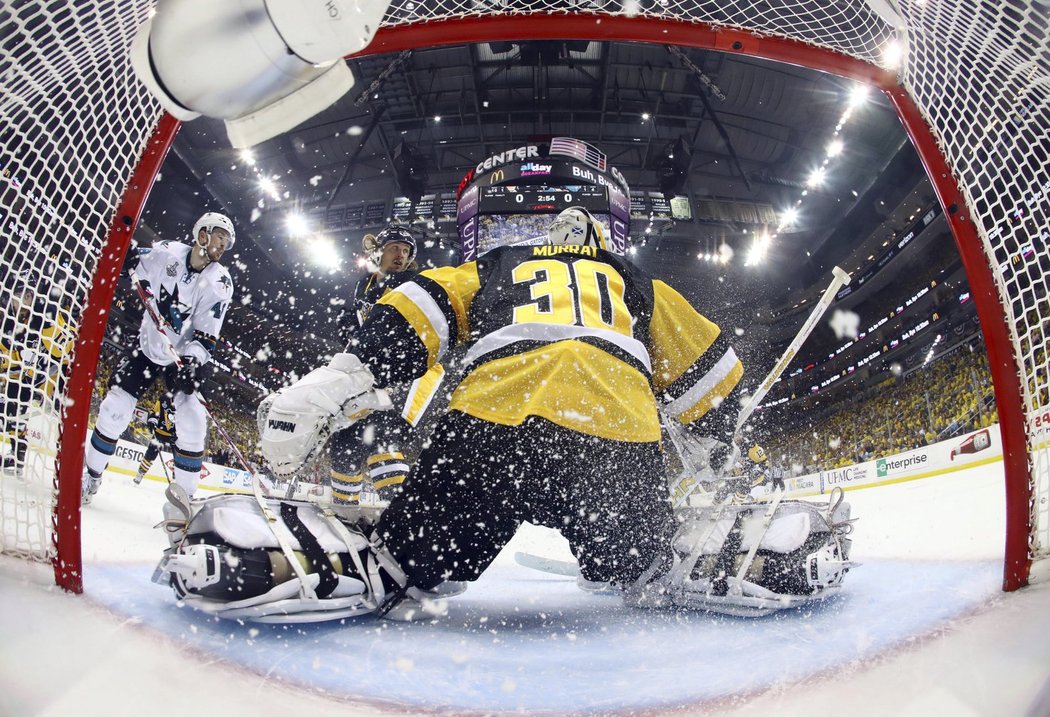 Tomáš Hertl si připsal celkem dvě střely na bránu