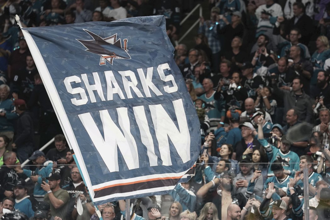 Fanoušci San Jose Sharks slaví postup do 2. kola