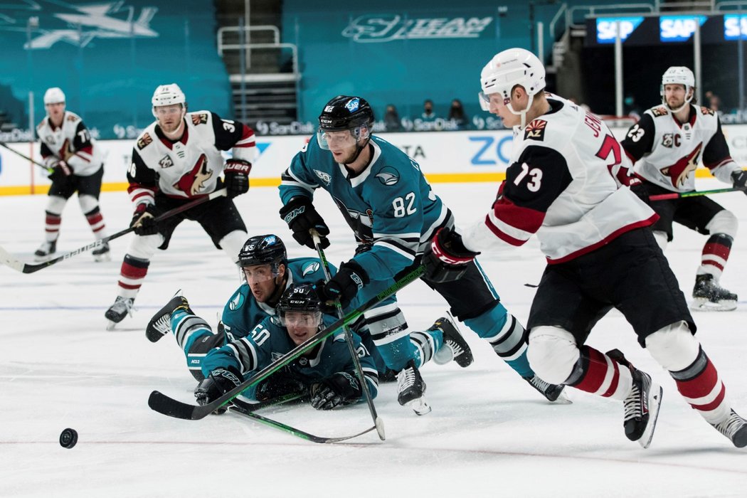 Český útočník Jan Jeník si v závěru základní části NHL střihl dva zápasy v dresu Coyotes