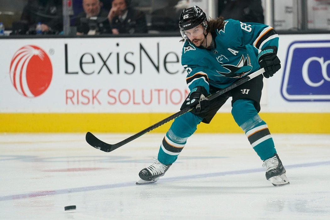 Erik Karlsson si v San Jose ročně vydělá 11,5 milionu dolarů