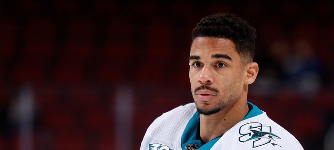 Útočník San Jose Evander Kane musí čelit dalšímu obvinění. Tentokrát měl údajně předložit falešný očkovací průkaz