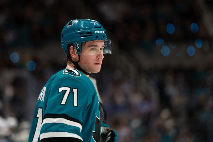 Celebriniho loupež: Rekordní smlouva hvězdy Sharks mění poměry. Pomohl i Carlsson Celebriniho loupež: Rekordní smlouva hvězdy Sharks mění poměry. Pomohl i Carlsson