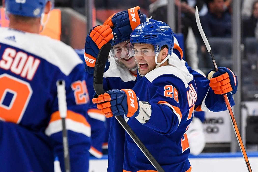 Islanders slaví gól proti Sharks