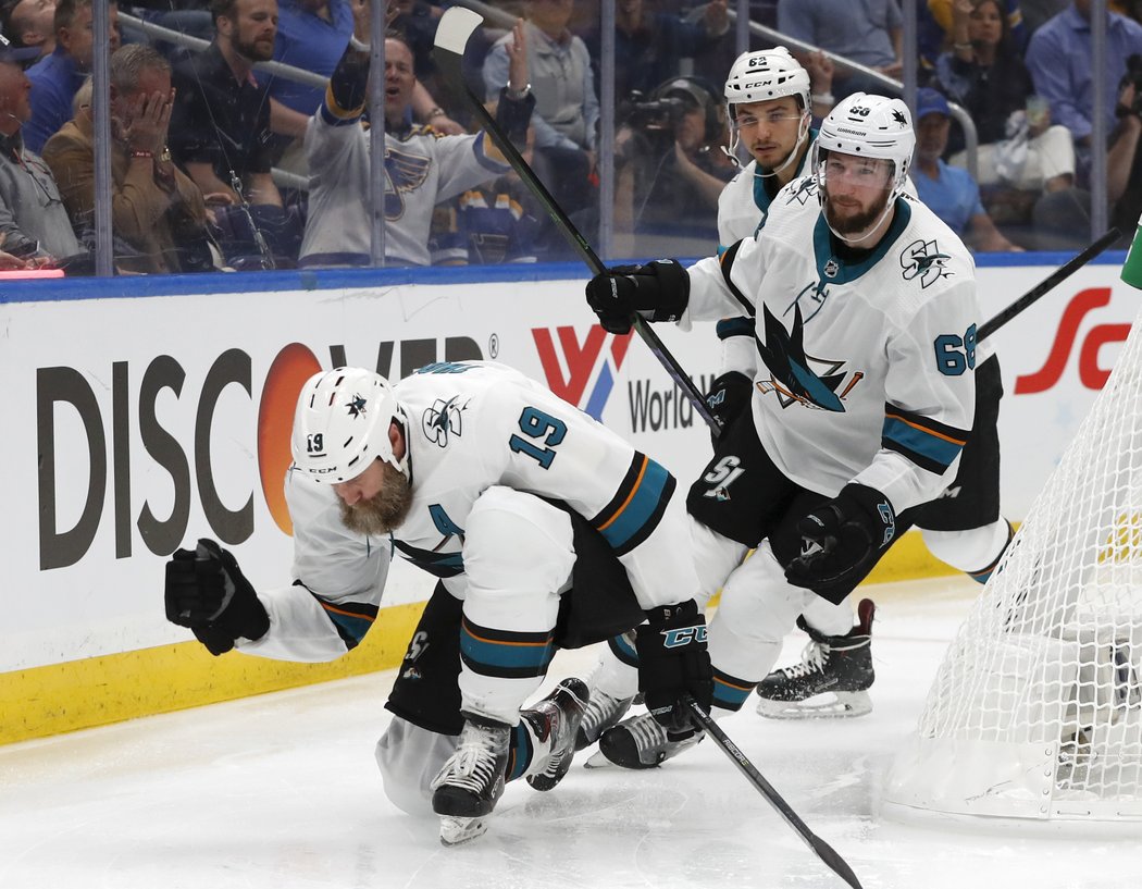 Joe Thornton zaznamenal ve třetím zápase proti St. Louis dva góly a jednu přihrávku.