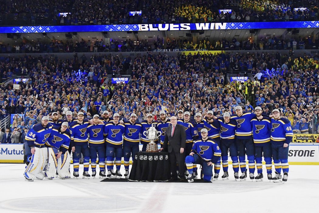 St. Louis v play off postupně vyřadil Winnipeg, Dallas a San Jose, za které v posledním utkání nehrál Tomáš Hertl, a získal cenu pro vítěze Západní konference. Trofeje se hráči nedotkli.