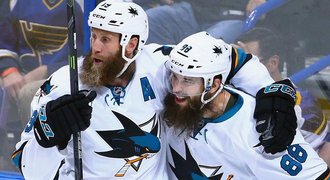 Legenda NHL si stěžuje na chlupáče ze San Jose: Nevidí přes vousy puk