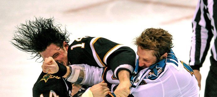 Joe Thornton ani Jamie Benn rváči nejsou. Když je ale potřeba, bitku zvládnou s klidem.