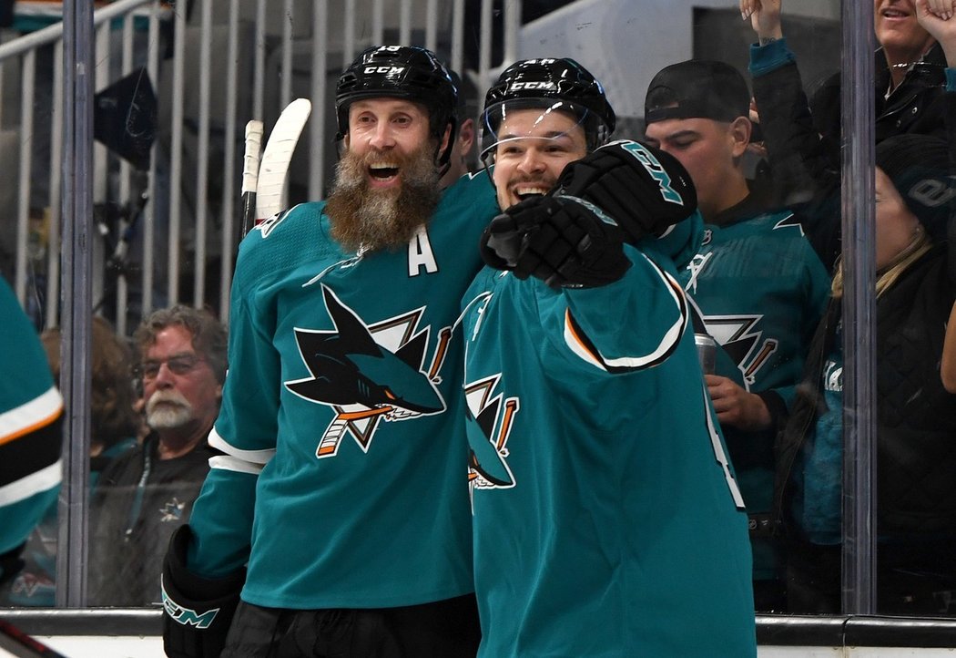 Joe Thornton a Tomáš Hertl obnovili starou spolupráci