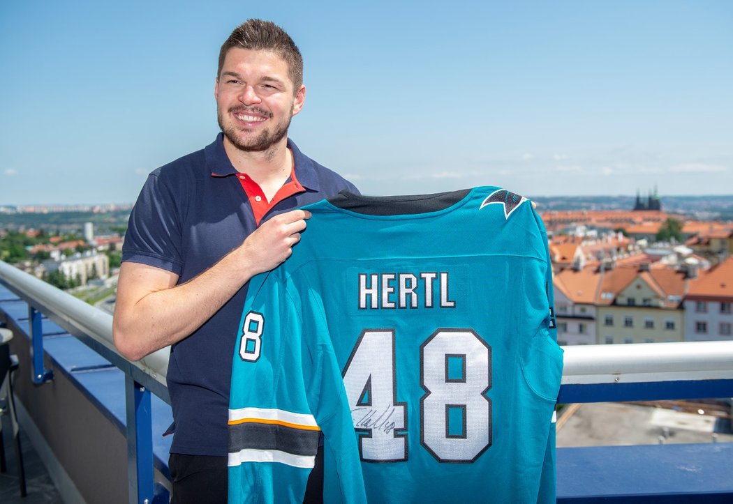 Tomáš Hertl má za sebou životní sezonu v NHL, týmu chce být ale ještě více platnější
