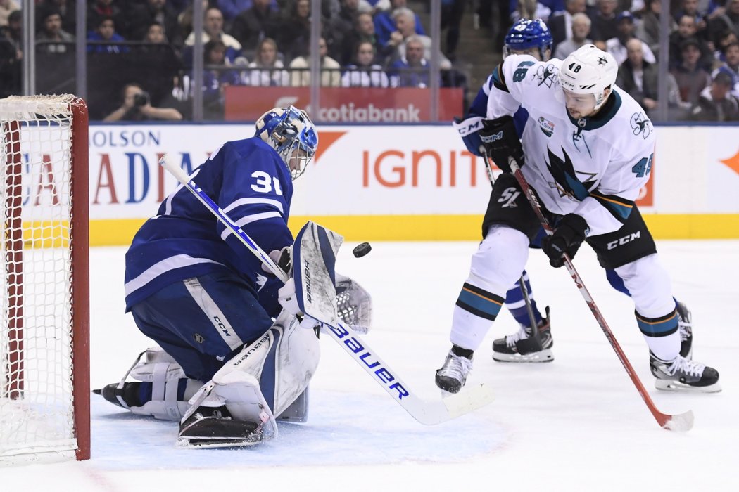 Tomáš Hertl šestou trefou v sezoně ale neodvrátil prohru hokejistů San Jose 3:5 v Torontu.