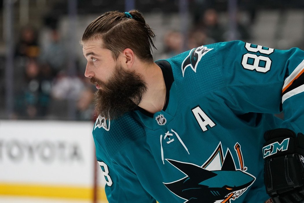 V zámoří si myslí, že by se hvězdný zadák San Jose Brent Burns mohl přesunout na jinou adresu.