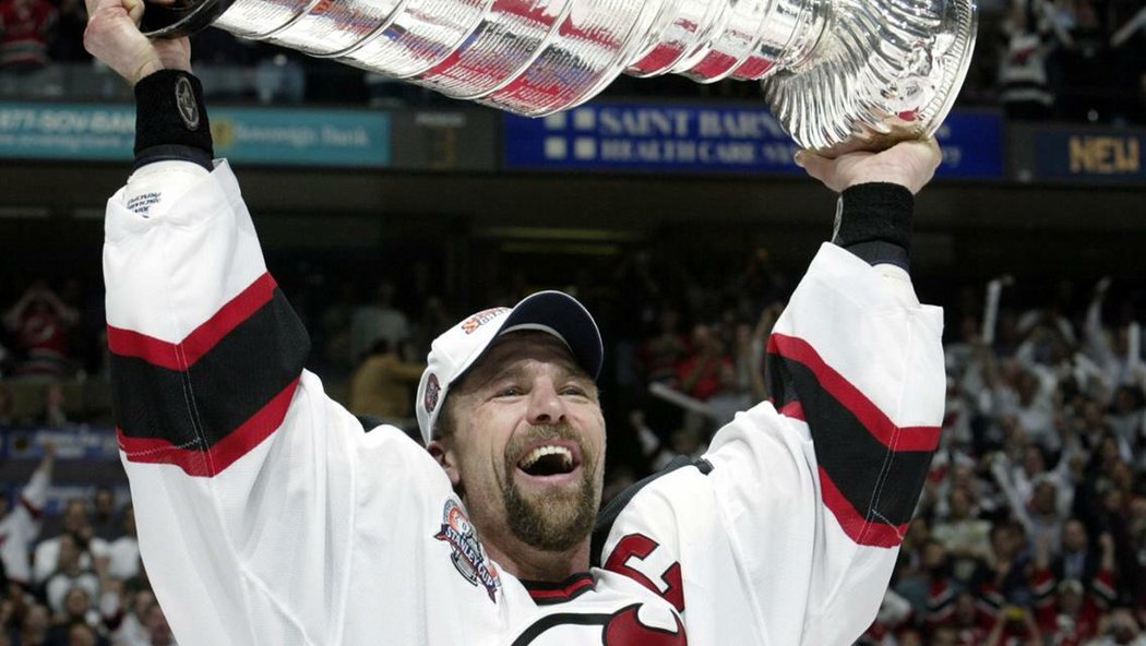 Scott Stevens vyhrál třikrát Stanley Cup, ale proslul i jinak