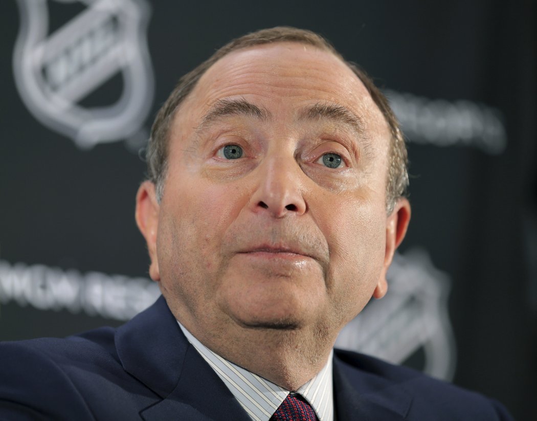 Komisař NHL Gary Bettman je účasti Seattlu v NHL nakloněný.