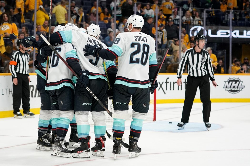 Nováček NHL Seattle Kraken se dočkal první výhry, vybojoval ji v zápase s Nashvillem