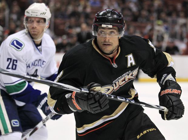 Finský blesk Teemu Selänne dohání v počtu branek v NHL Jardu Jágra Finský blesk Teemu Selänne dohání v počtu branek v NHL Jardu Jágra