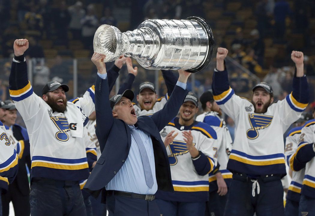 Trenér Craig Berube dovedl St. Louis Blues ke Stanley Cupu