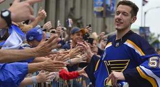 Binnington k arbitráži nemusí. Strůjce triumfu St. Louis dostane sedmkrát víc