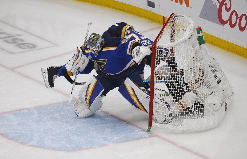 Jake DeBrusk zaparkoval v bráně St. Louis