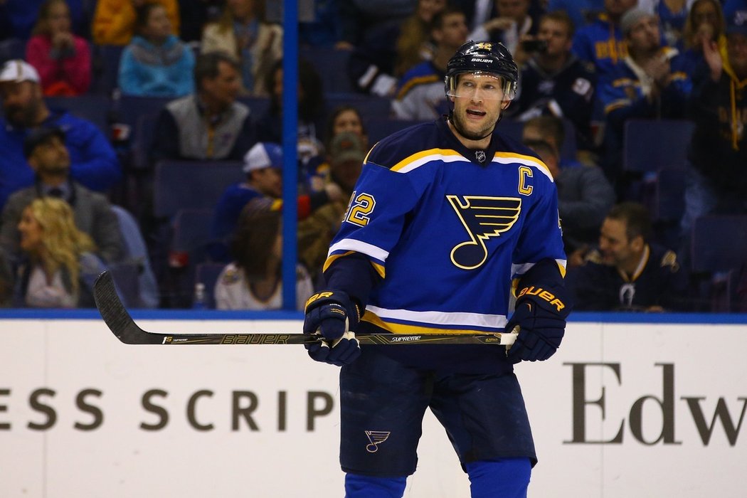 David Backes jako kapitán St. Louis Blues v roce 2016