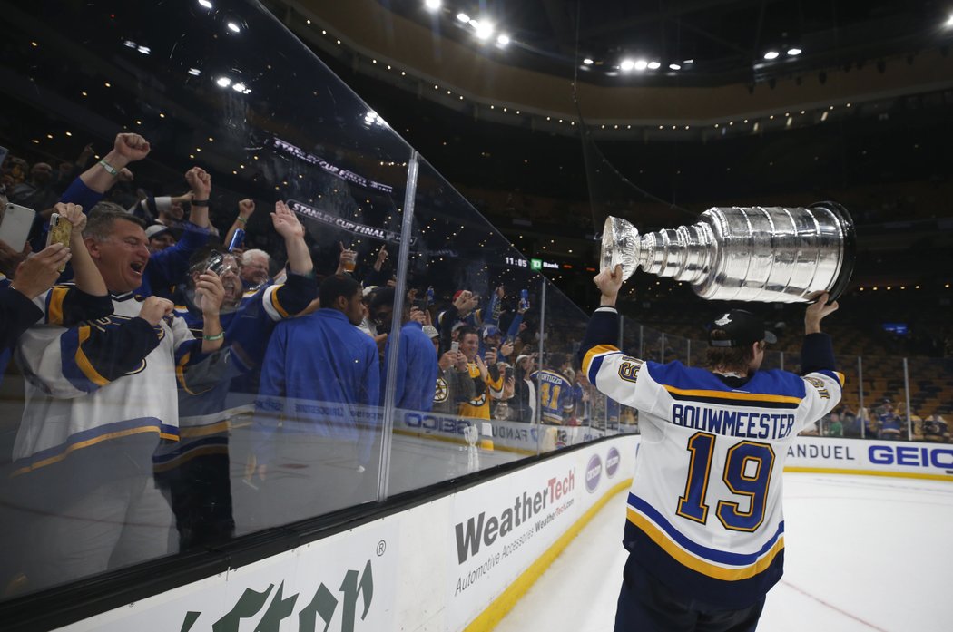 Jay Bouwmeester se konečně dočkal Stanley Cupu