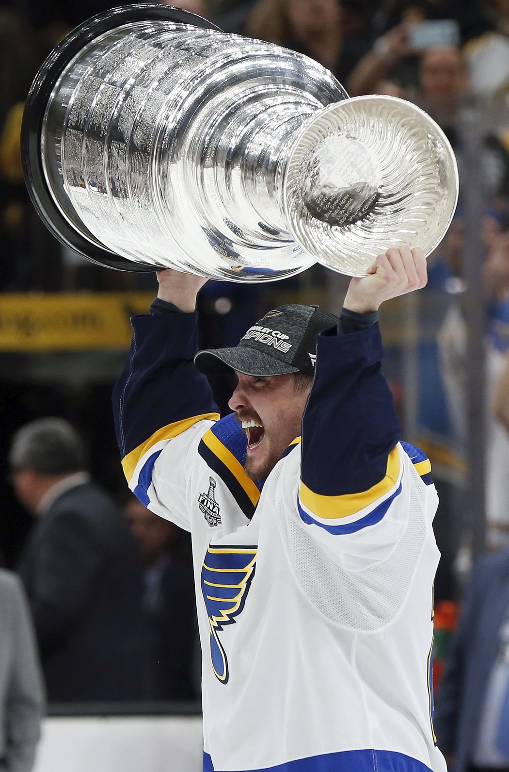 Tyler Bozak slaví vítězství Stanley Cupu