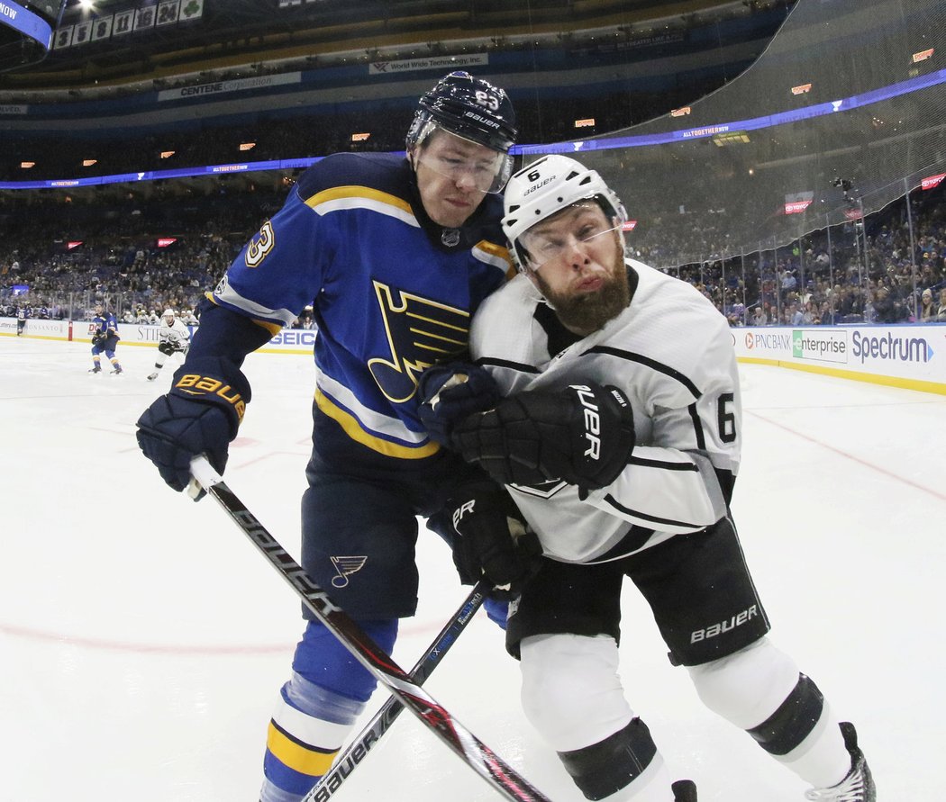 Souboj u mantinelu dohrál Dmitrij Jaškin, ránu od něj schytal obránce Jake Muzzin z Los Angeles